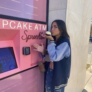 Meet your Posher, Jeannette